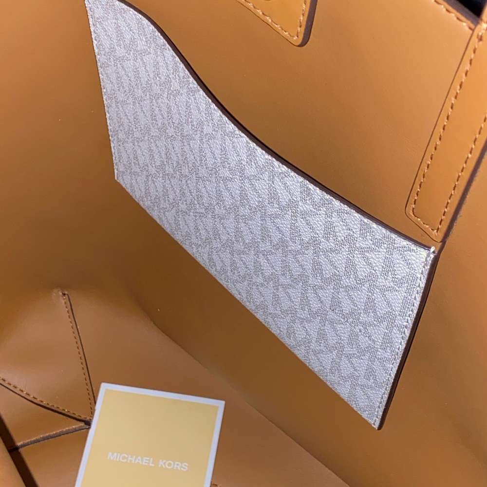 Michael Kors Large Tote Bag - Picture 4 of 4